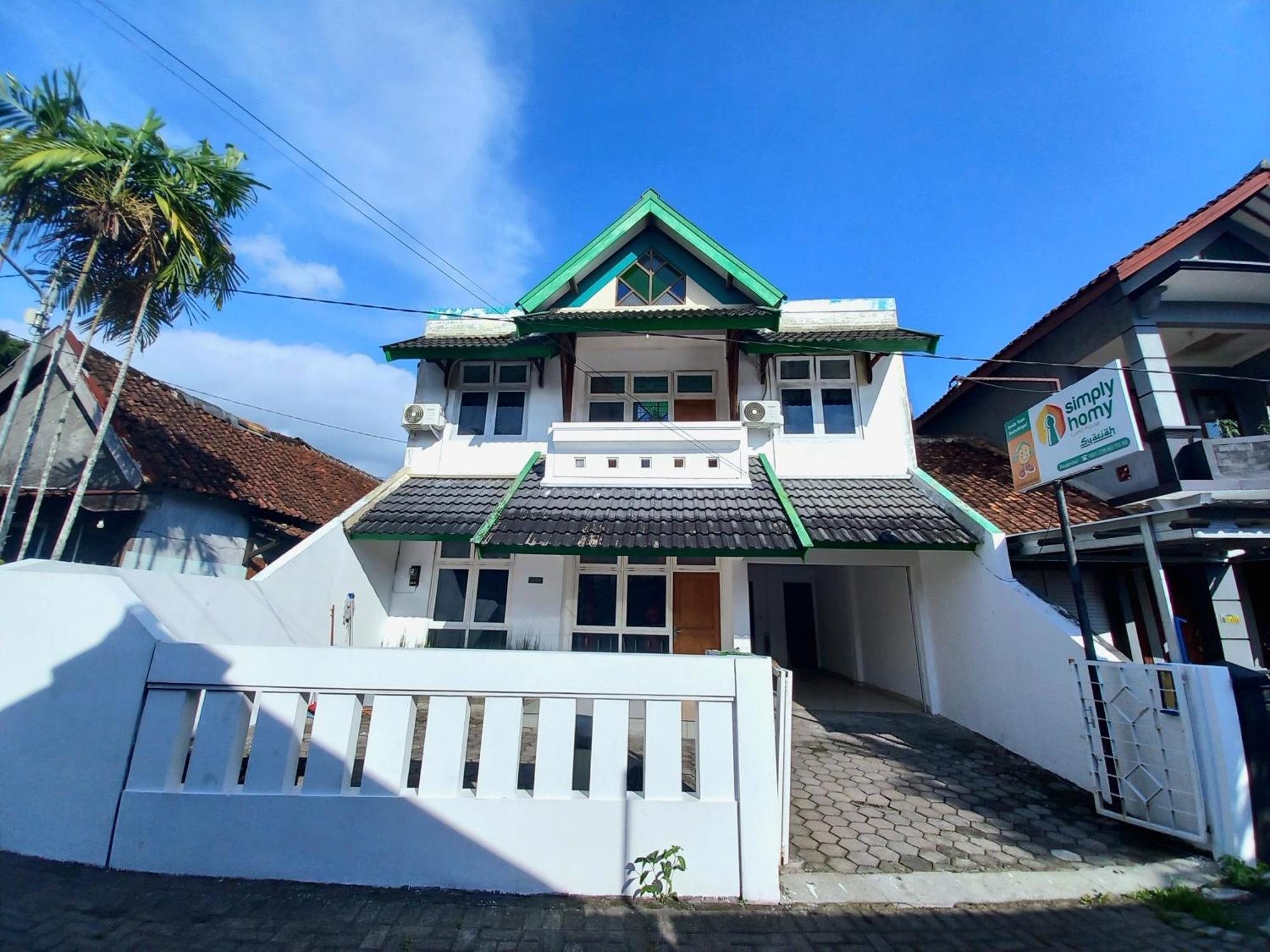 Homestay Jogja Dekat Gembiraloka By Simply Homy Yogyakarta Exterior photo