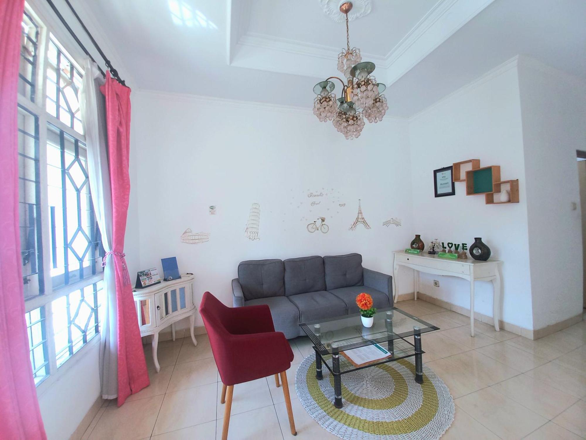Homestay Jogja Dekat Gembiraloka By Simply Homy Yogyakarta Exterior photo